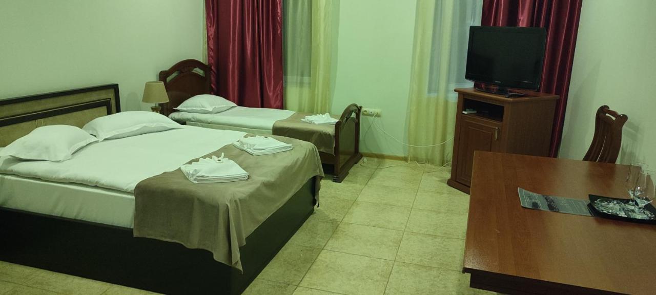 Sweet Home Hotel Meghri エクステリア 写真