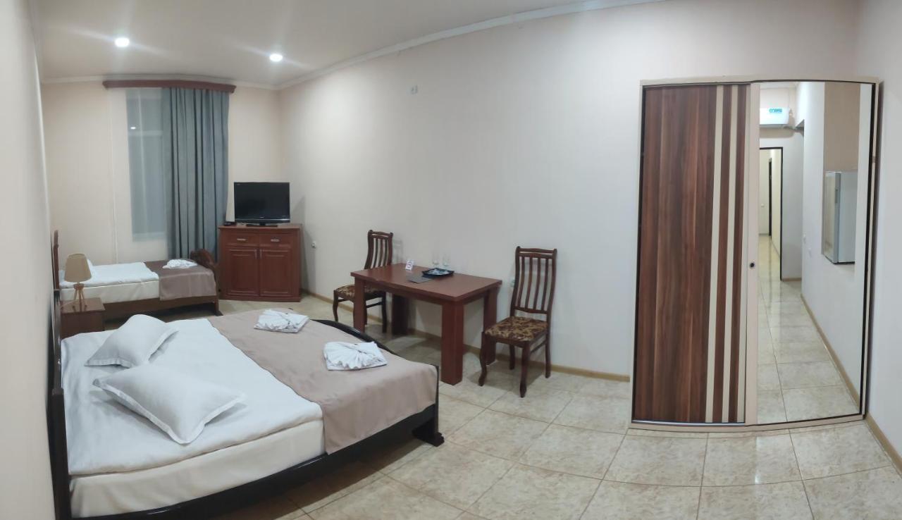 Sweet Home Hotel Meghri エクステリア 写真