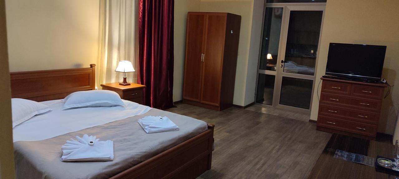 Sweet Home Hotel Meghri エクステリア 写真