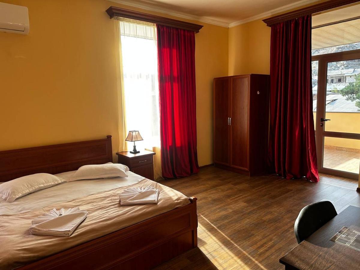 Sweet Home Hotel Meghri エクステリア 写真