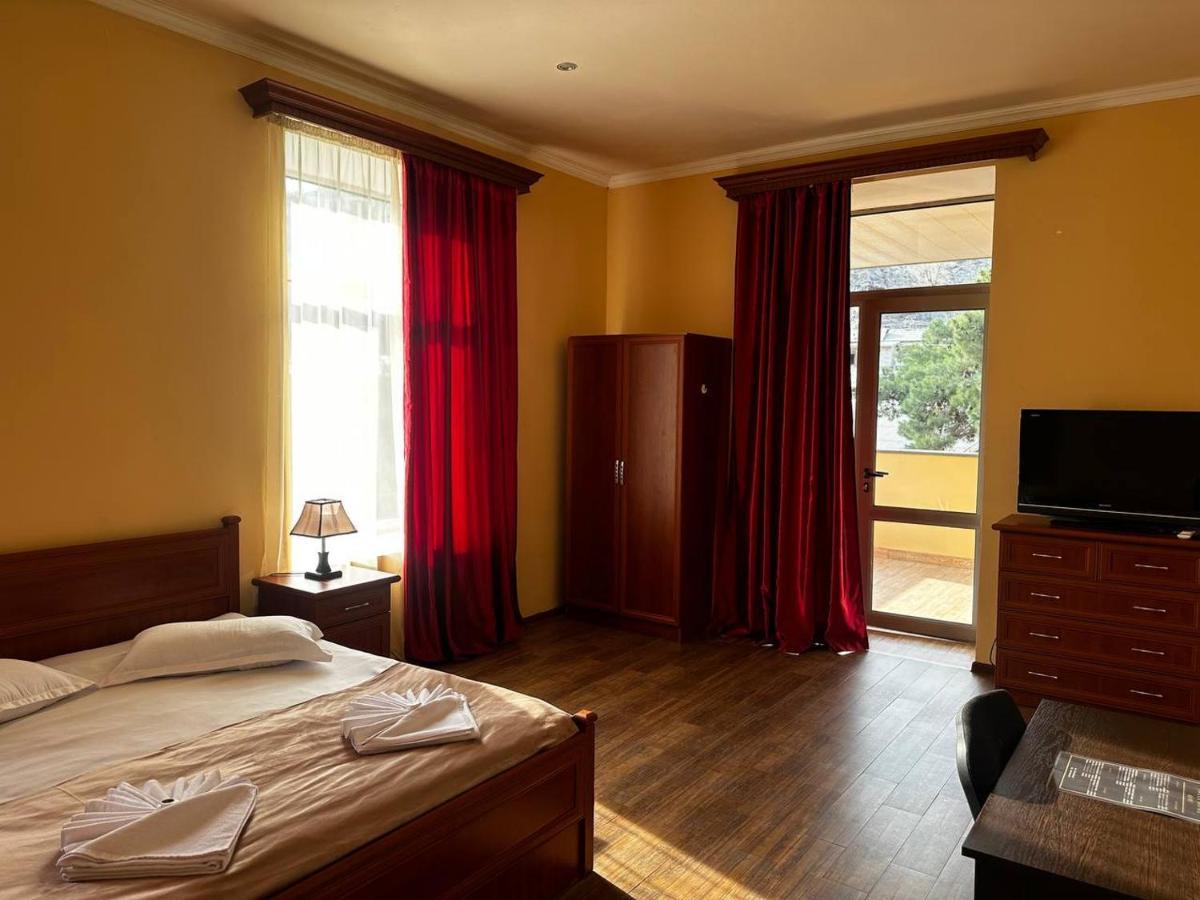 Sweet Home Hotel Meghri エクステリア 写真
