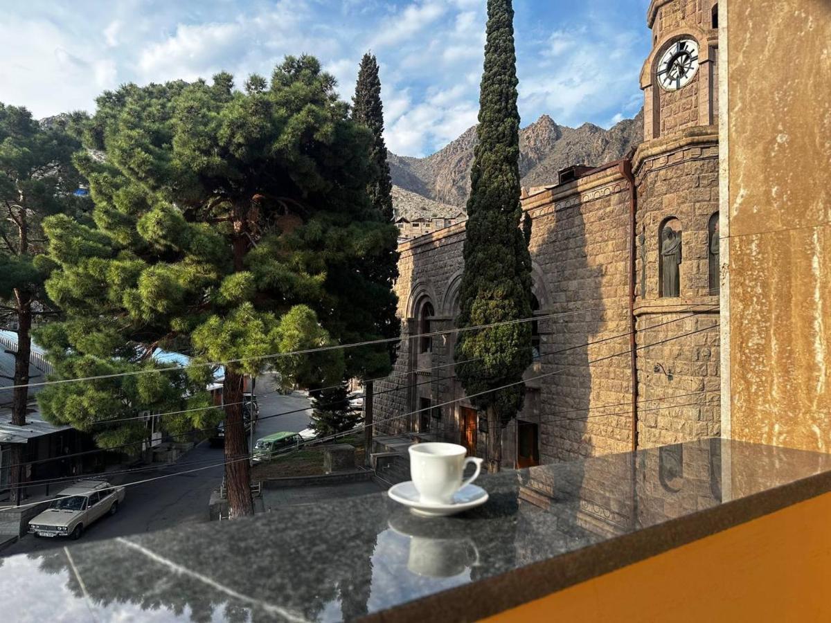 Sweet Home Hotel Meghri エクステリア 写真