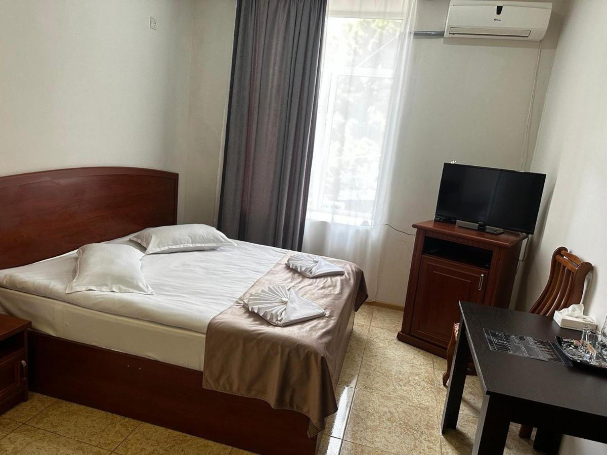 Sweet Home Hotel Meghri エクステリア 写真
