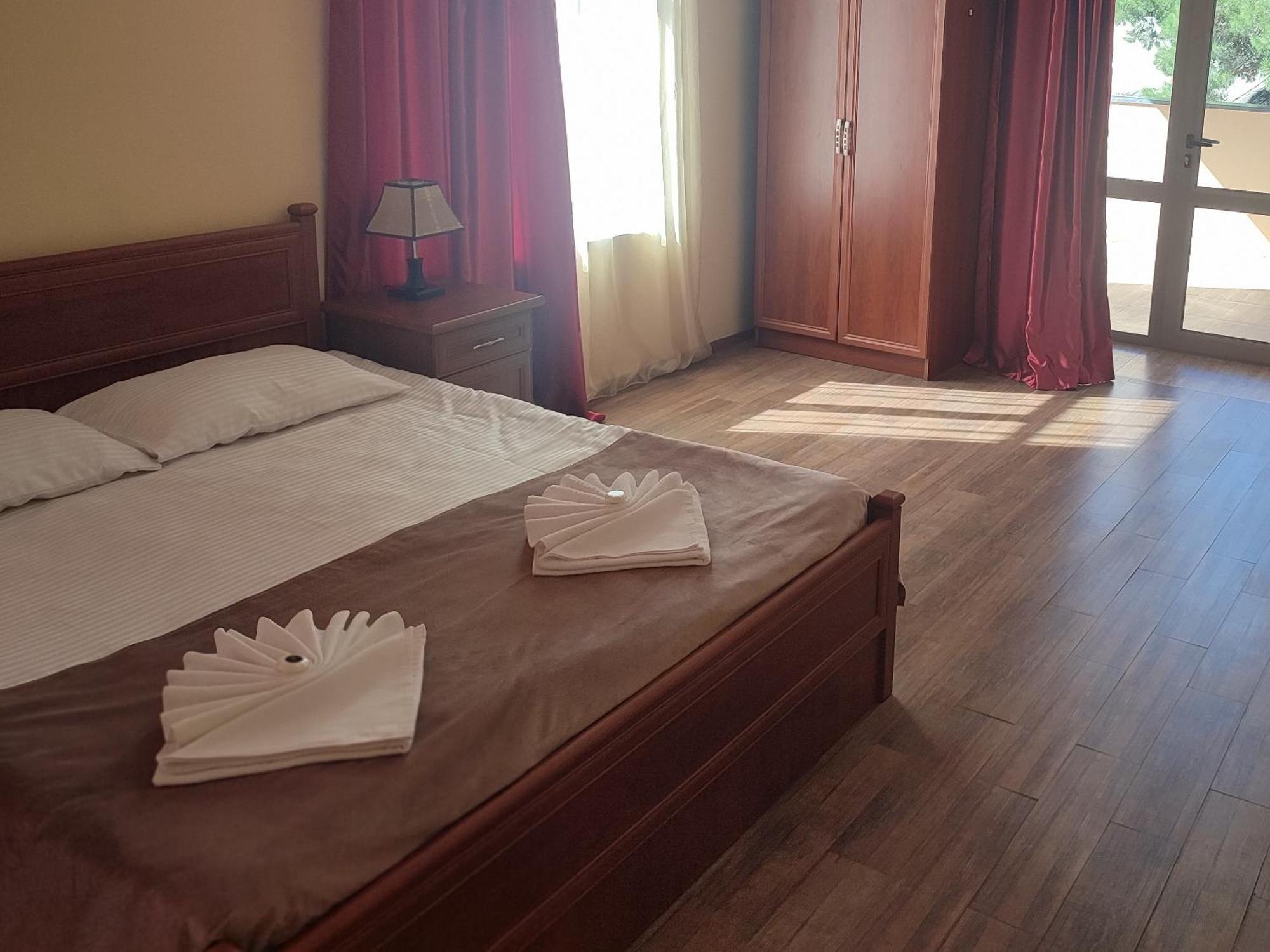 Sweet Home Hotel Meghri エクステリア 写真