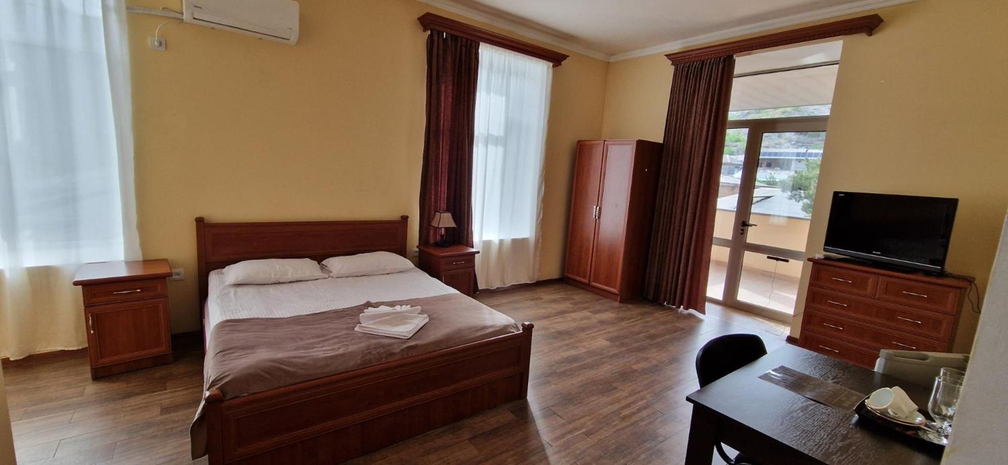 Sweet Home Hotel Meghri エクステリア 写真
